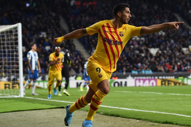 BARCELONA, SPAIN - JANUARY 04: Luis Suarez of FC Barcelona celebrates after scoring his team's first goal during the La Liga match between RCD Espanyol and FC Barcelona at RCDE Stadium on January 04, 2020 in Barcelona, Spain. (Photo by Alex Caparros/Getty Images)