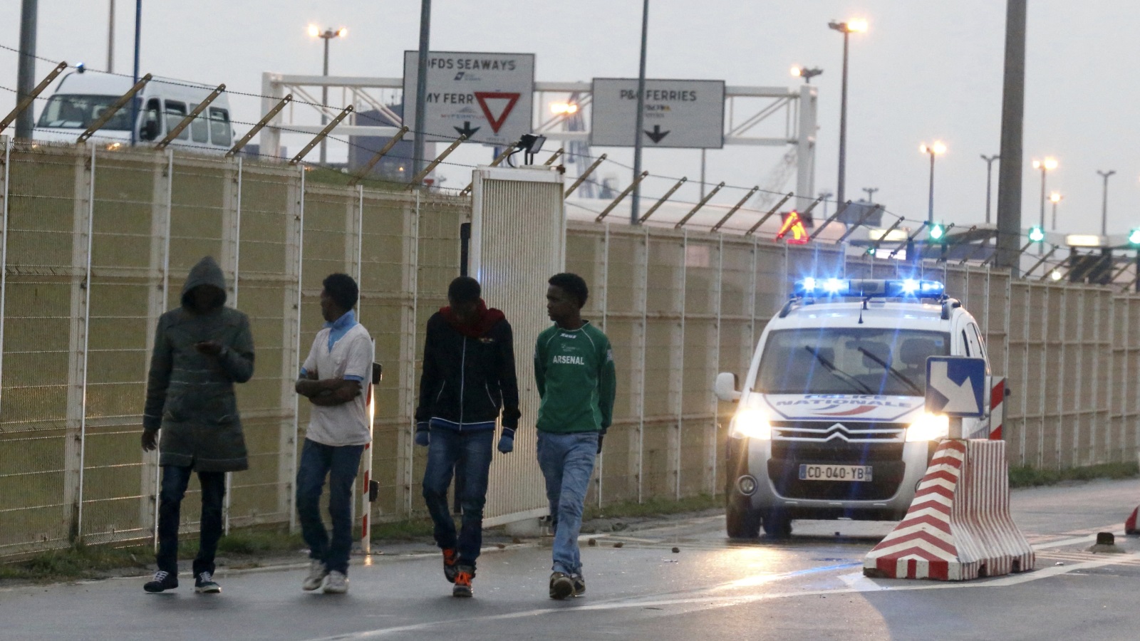 ثلاثون سودانيا أعيدوا إلى الخرطوم من مراكز الاحتجاز الفرنسية بين عامي 2014 و2018 (رويترز)