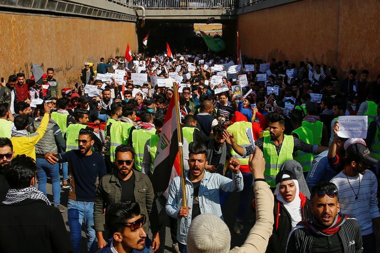 تجدد المواجهات بين أنصار الصدر ومحتجين وعلاوي يلمّح للاعتذار