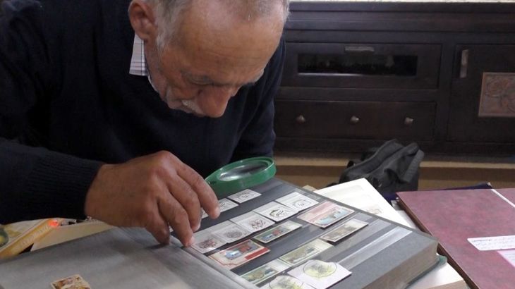 فلسطيني يجمع الطوابع منذ نصف قرن