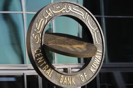 بنك الكويت المركزي: في حال عدم تقديم "البدون" لبطاقة سارية تغلق حساباتهم ويستلمون أموالهم إذا طلبوها