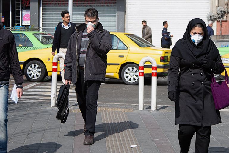 الإيرانيون يرتدون الأقنعة خشية الإصابة بفيروس كورونا (الصحافة الإيرانية)