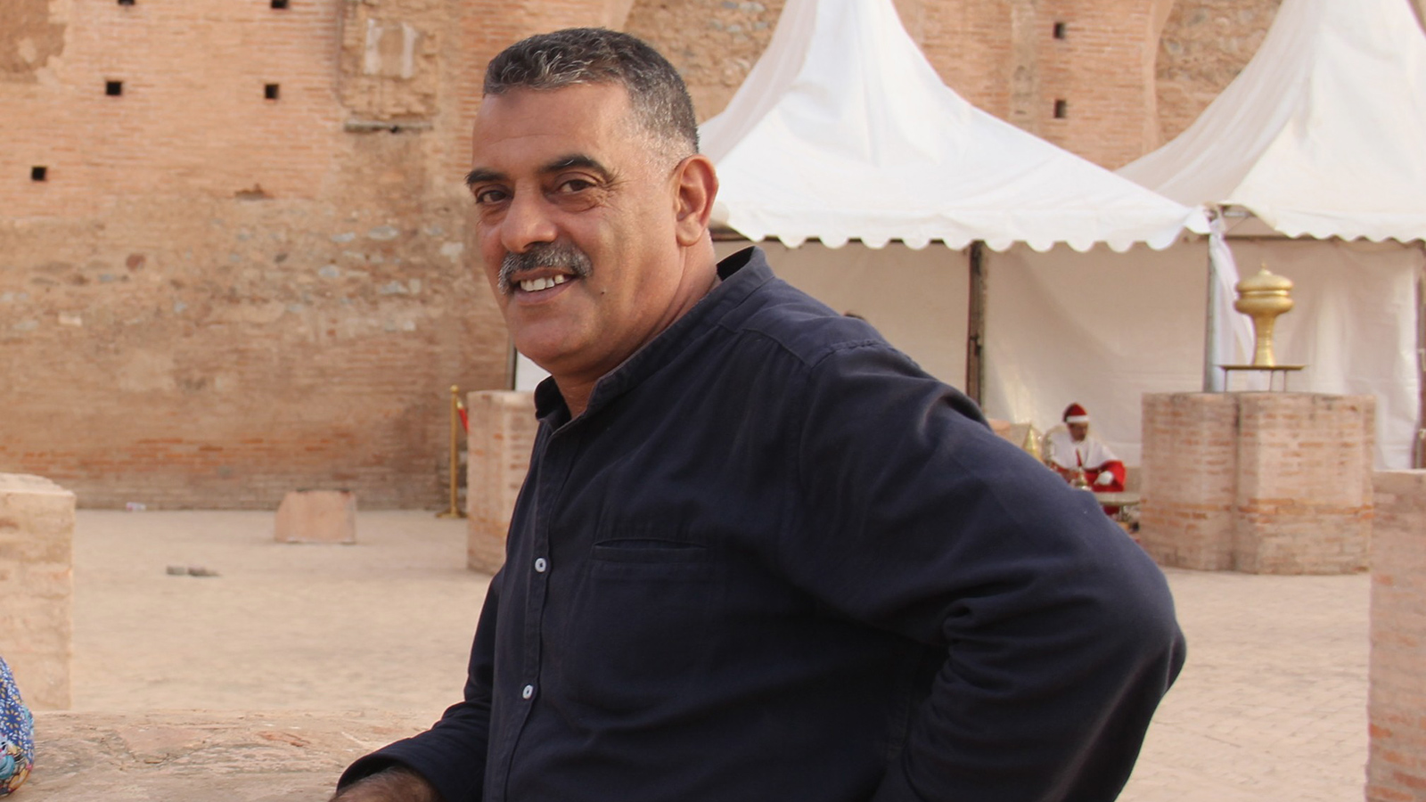 الأكاديمي المغربي محمد آيت لعميم يرى أن الغرب دمج الموروث الثقافي العربي بشكل إيجابي (الجزيرة)يرى 