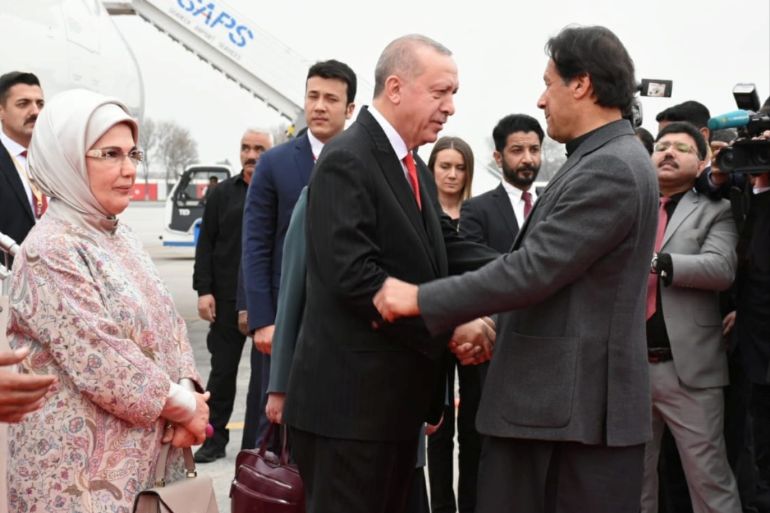 Pakistan's Prime Minister Imran Khan receives Turkish President Tayyip Erdogan on his arrival in Islamabad, Pakistan, February 13, 2020. Prime Minister Office Handout via REUTERS/ATTENTION EDITORS - THIS PICTURE WAS PROVIDED BY A THIRD PARTY.