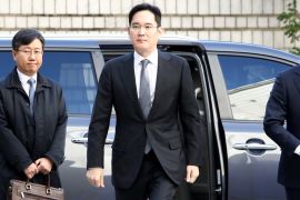 SEOUL, SOUTH KOREA - NOVEMBER 22: Samsung Electronics Vice Chairman Lee Jae-yong arrives at the Seoul High Court on November 22, 2019 in Seoul, South Korea. Samsung scion Lee Jae-yong appeared in court on Friday for his retrial on the corruption allegations that partially fueled the explosive 2016 scandal that spurred massive street protests and sent South Korea’s then-president to prison. (Photo by Chung Sung-Jun/Getty Images)