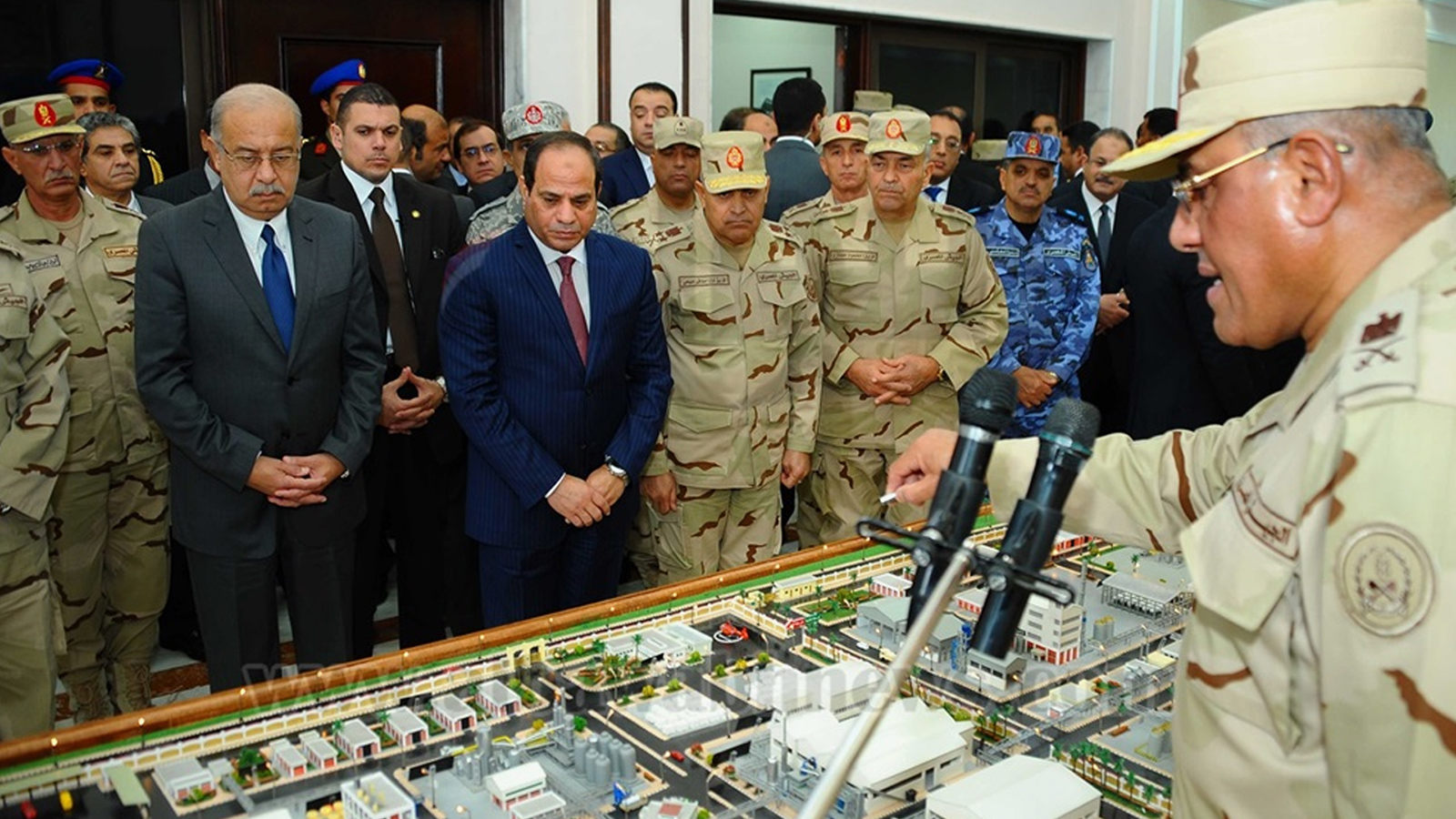 هل تنجح خطة الحكومة المصرية في جذب الاستثمارات في قطاع الثروة المعدنية، رغم سيطرة الجيش؟ (الجزيرة)
