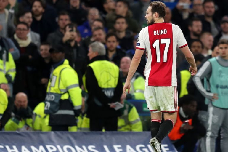 LONDON, ENGLAND - NOVEMBER 05: Daley Blind of AFC Ajax leaves the pitch after receiving a red card during the UEFA Champions League group H match between Chelsea FC and AFC Ajax at Stamford Bridge on November 05, 2019 in London, United Kingdom. (Photo by Catherine Ivill/Getty Images)