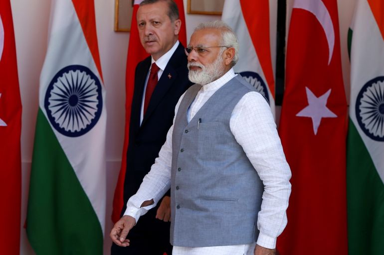Turkish President Tayyip Erdogan (L) and India's Prime Minister Narendra Modi arrive for a photo opportunity ahead of their meeting at Hyderabad House in New Delhi, India, May 1, 2017. REUTERS/Adnan Abidi