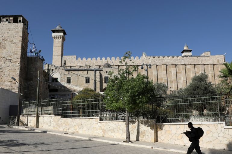 An Israeli soldier walks past Ibrahimi Mosque, which Jews call the Jewish Tomb of the Patriarchs, in the West Bank city of Hebron July 7, 2017. REUTERS/Ammar Awad