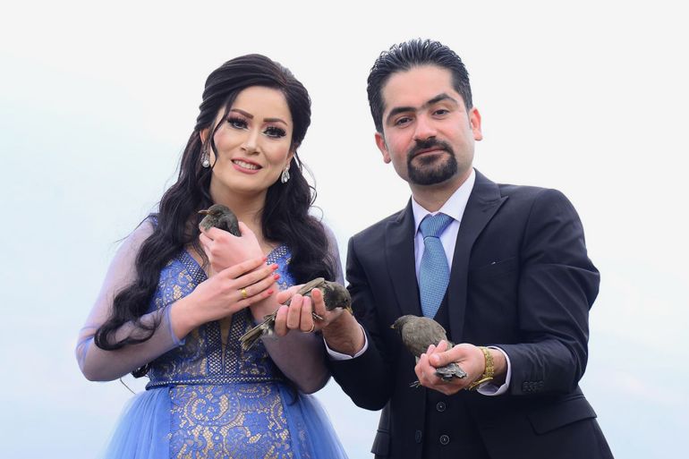 بتوزيع الكتب واطلاق سراح الطيور والتشجير.. هكذا احتفل عروسين في كردستان العراق