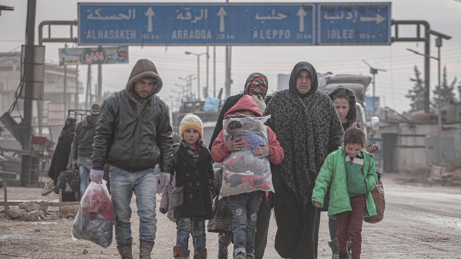 المنظمات الحقوقية قدرت عدد النازحين من إدلب بأكثر من 800 ألف (الأناضول)