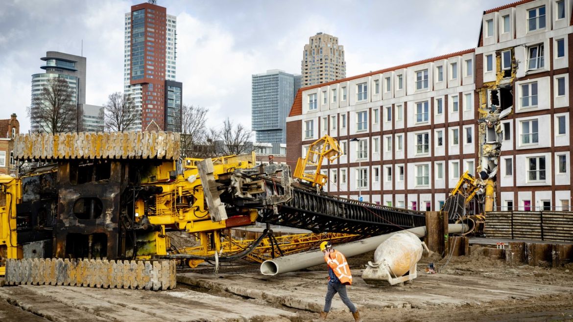 epa08209091 A pile driver lays on the ground after it collapsed on a flat, in Rotterdam, The Netherlands, 10 February 2020. It is not known whether the strong wind played a role in the fall. EPA-EFE/SEM VAN DER WAL
