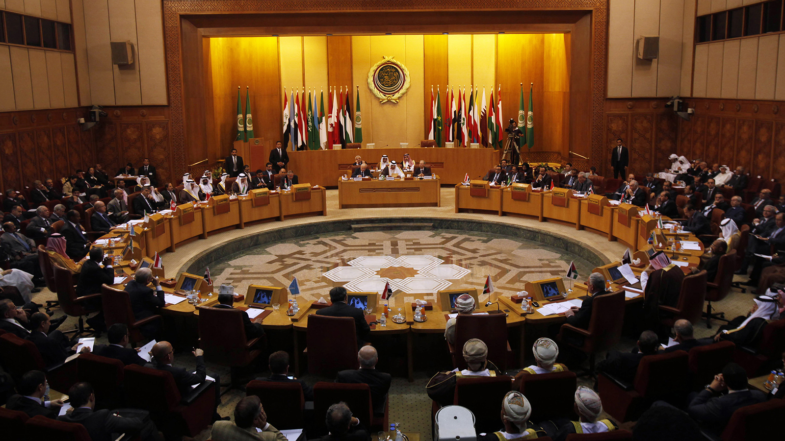 ‪جلسة بشأن سوريا في إحدى قمم الجامعة العربية‬ (رويترز-أرشيف)
