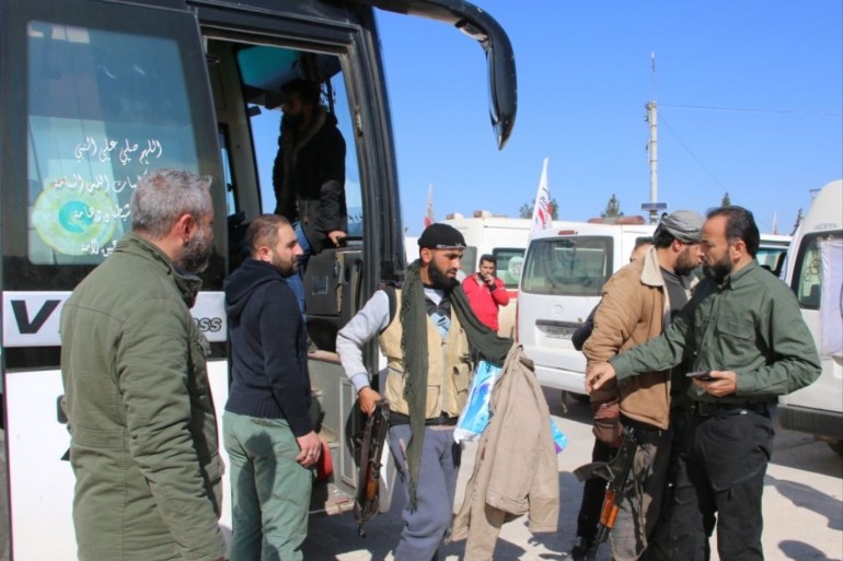 قالت مصادر للجزيرة، إن 24 مقاتلاً من مقاتلي المعارضة بينهم جرحى وصلوا إلى مناطق المعارضة في ريف حلب شمالي سوريا بعد خروجهم من مدينة الصنمين في ريف درعا برعاية روسية.