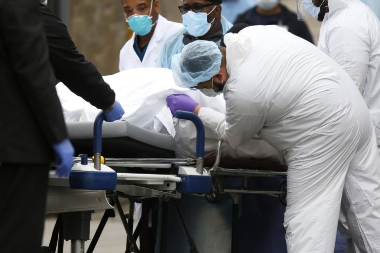Workers wheel the body of a deceased person outside The Brooklyn Hospital Center during the coronavirus disease (COVID-19) outbreak in the Brooklyn borough of New York City, New York, U.S., March 31, 2020. REUTERS/Stefan Jeremiah
