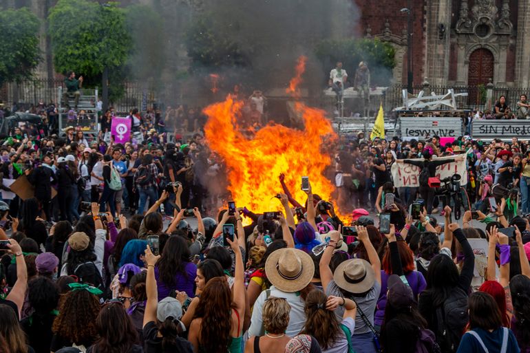 الملايين من النساء المكسيكيات يشاركن في إضراب" تاريخي" للاحتجاج على قتل النساء