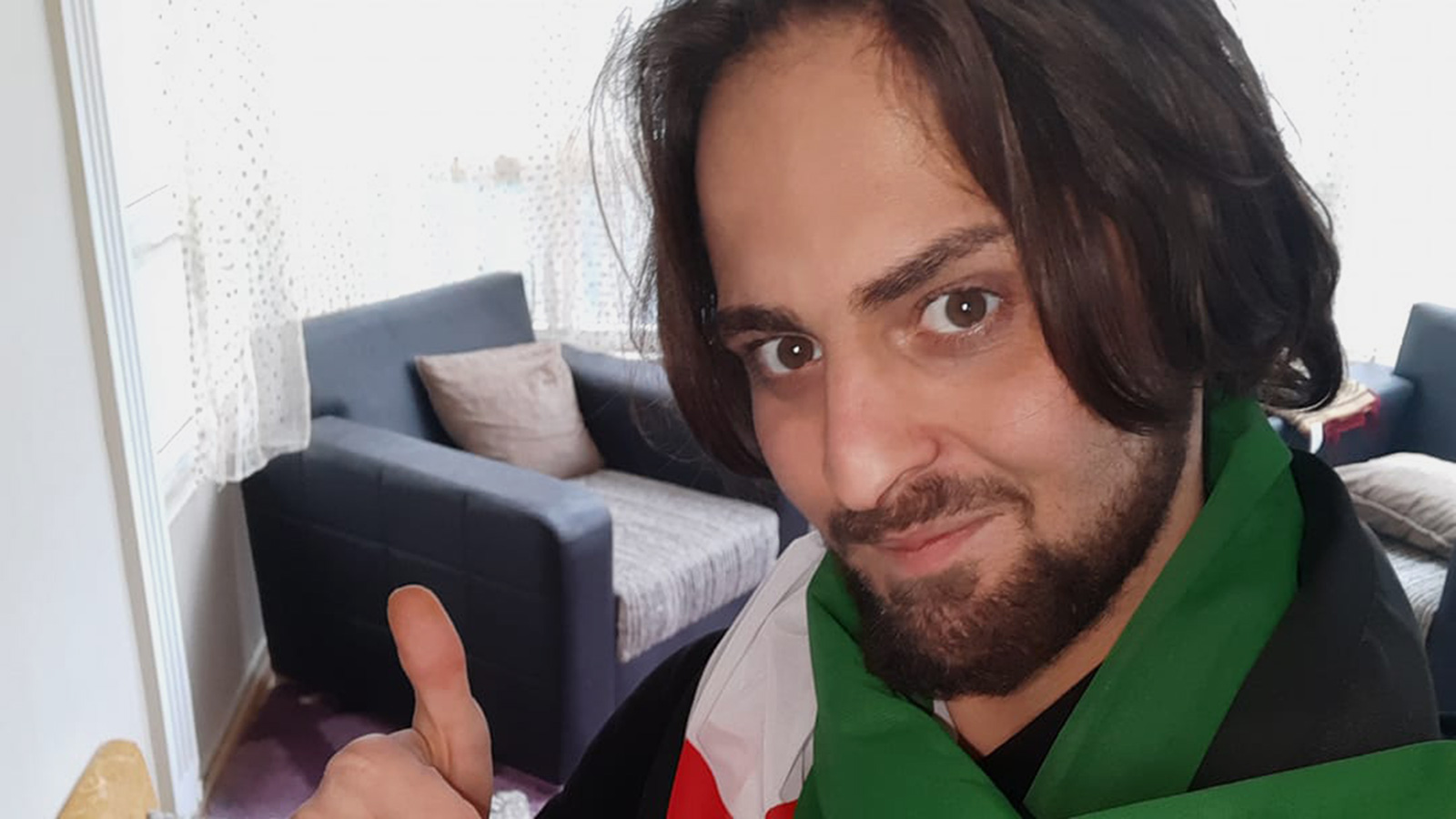 ‪المعتقل محمد الشريف بعد خروجه من المعتقل بعام كامل‬ (الجزيرة)