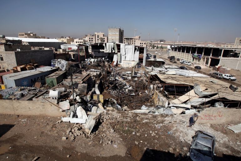 A view of the site of an air strike in al-Jeraf neighbourhood of Sanaa, Yemen April 10, 2019. REUTERS/Khaled Abdullah