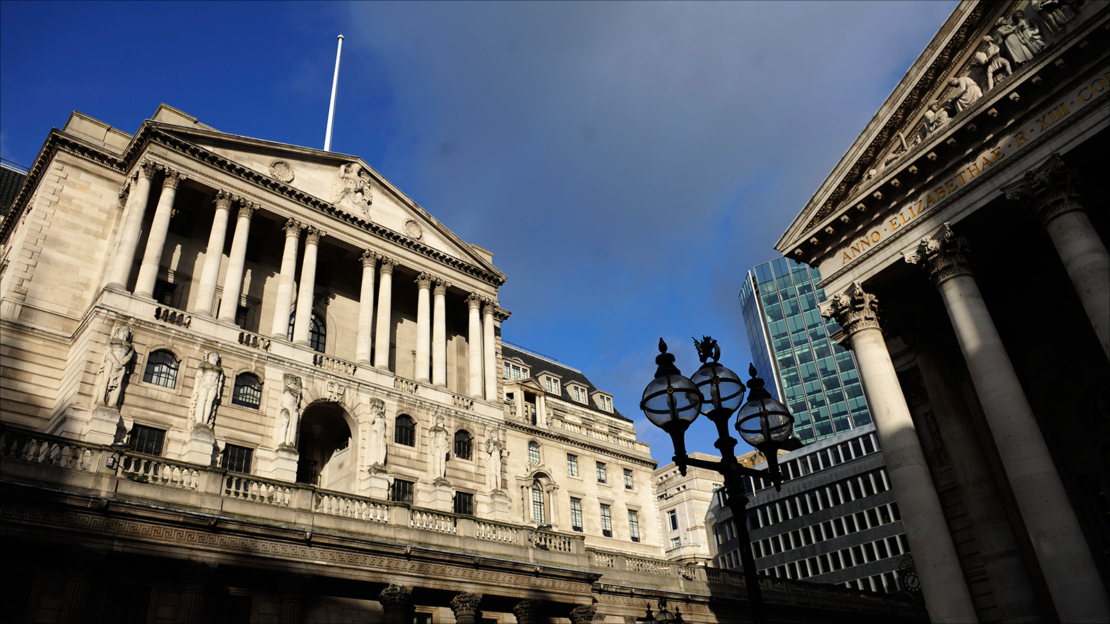 ‪توقعات بأن البنك المركزي البريطاني سيعجّل من قرار خفض سعر الفائدة نهاية الشهر الجاري‬ (الأوروبية)
