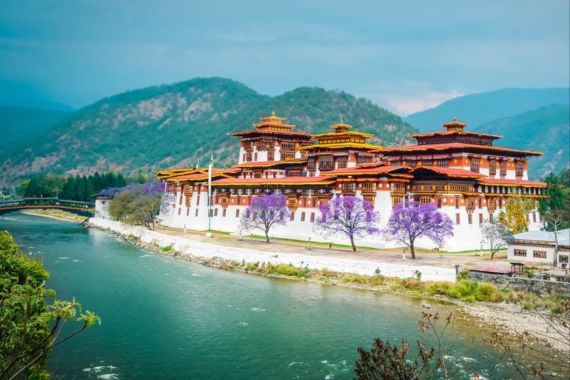 سر سعادة مملكة بوتان بلاد التنين التي لا يعرفها إلا المغامرون (مواقع التواصل)