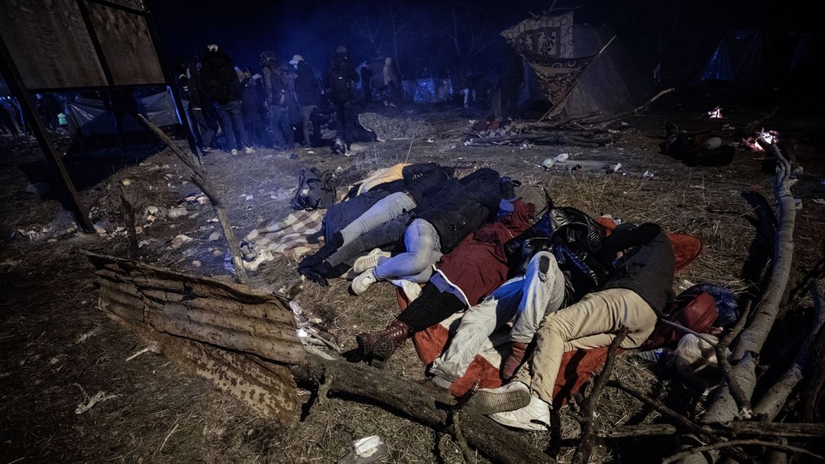 Irregular migrants on move to reach Europe- - EDIRNE, TURKEY - MARCH 01: Irregular migrants rest at the land border between Greece and Turkey, Karaagac neighbourhood in Edirne, Turkey on March 01, 2020.  The number of irregular migrants leaving Turkey for Europe has reached 100,577 as of Sunday evening, Suleyman Soylu said. Thousands of migrants flocked to Pazarkule, a border gate with Greece, after Turkish officials announced Friday they would no longer try to stop irregular migrants from reaching Europe.