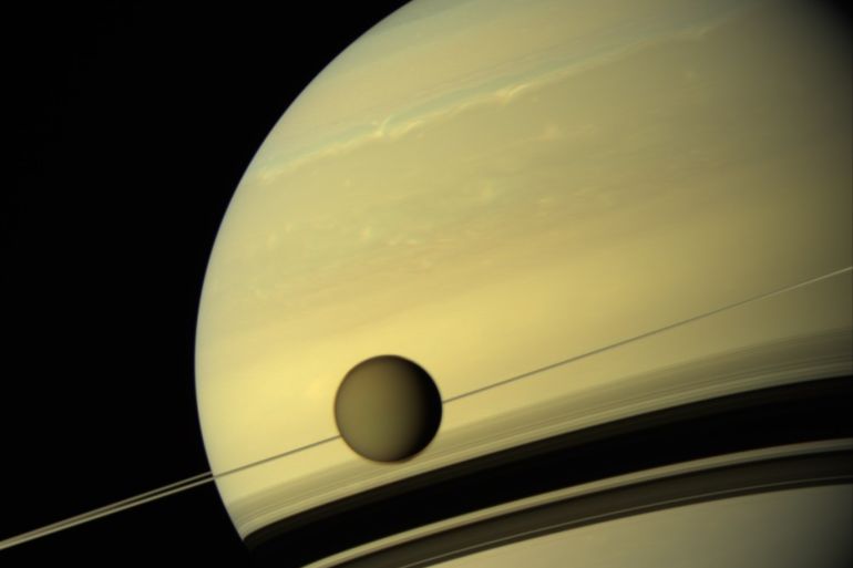 دراسة أصول كوكب زحل وقمره تيتان مازالت بحثا عالقا (ويكيميديا كومونز)