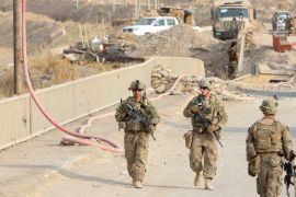 U.S soldiers walk on a bridge with in the town of Gwer northern Iraq August 31, 2016. Picture taken August 31, 2016. REUTERS/Azad Lashkari