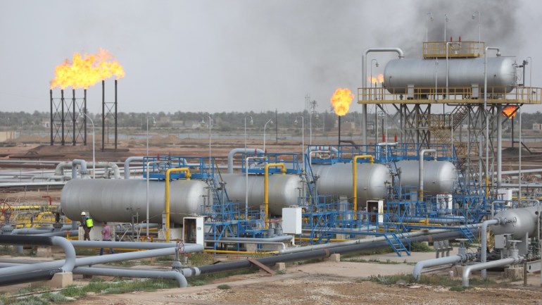 General view of Nahr Bin Umar oil field, as workers spray disinfectant as a preventive measure against coronavirus, north of Basra, Iraq March 15, 2020. REUTERS/Essam Al-Sudani