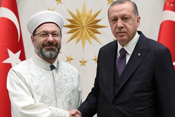 رئيس الشئون الدينية التركي علي ارباش مع الرئيس أردوغان - مواقع التواصل.