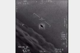 وزارة الدفاع الأميركية تنشر مقاطع فيديو لأجسام مجهولة في السماء