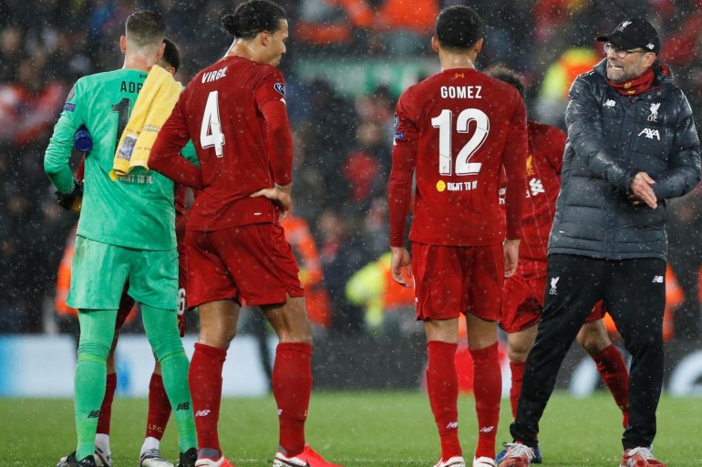 Soccer Football - Champions League - Round of 16 Second Leg - Liverpool v Atletico Madrid - Anfield, Liverpool, Britain - March 11, 2020 Liverpool manager Juergen Klopp gives instructions to Virgil van Dijk and Joe Gomez during the break before extra time REUTERS/Phil Noble