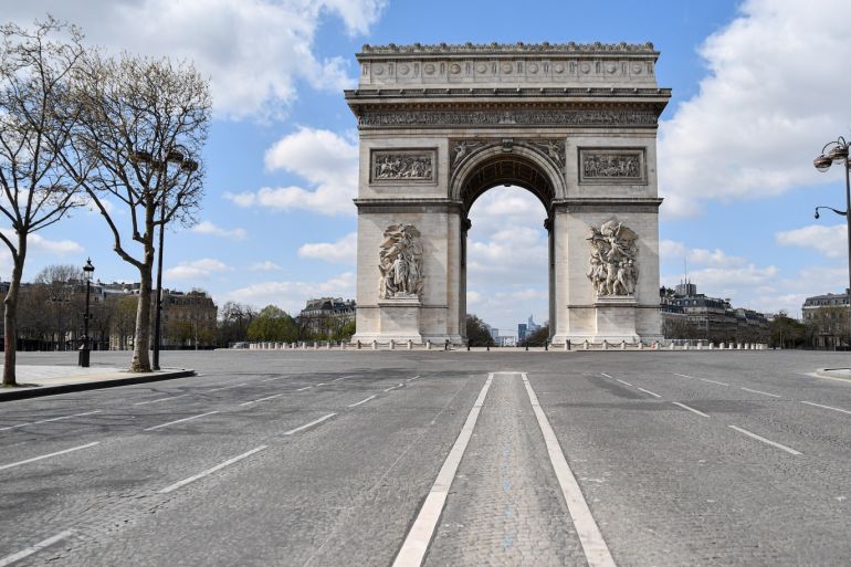 Coronavirus: 15th day of Confinement in Paris- - PARIS, FRANCE - MARCH 31: A photo shows empty surroundings of Arc de Triomphe and Champs Elysees Avenue on the 15th day of Confinement decreed by the French Government in Paris, France on March 31, 2020.