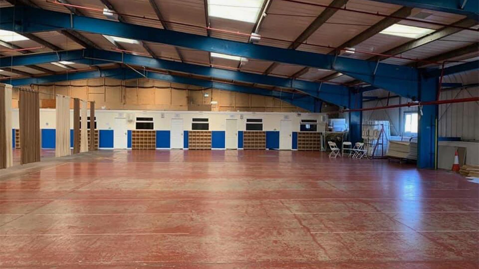ساحة أحد المساجد غربي لندن (مواقع التواصل)