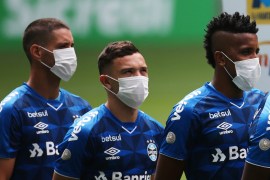 Soccer Football - Campeonato Gaucho - Gremio v Sao Luiz - Arena do Gremio, Porto Alegre, Brazil - March 15, 2020 Gremio players wearing masks before the match is played behind closed doors as the number of coronavirus cases grow around the world REUTERS/Diego Vara
