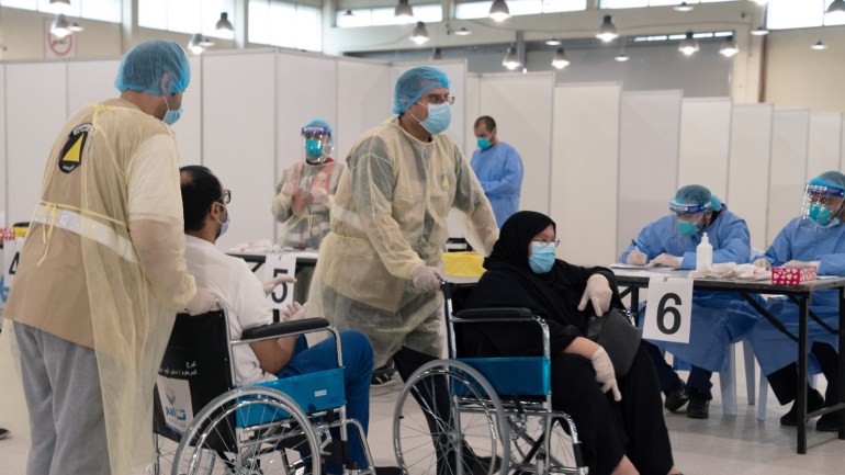 Volunteers help Kuwaitis, arriving from Europe, to do their compulsory testing at a coronavirus testing centre, at the Kuwait International Fairgrounds in Mishref, Kuwait March 18, 2020. REUTERS/Stephanie McGehee