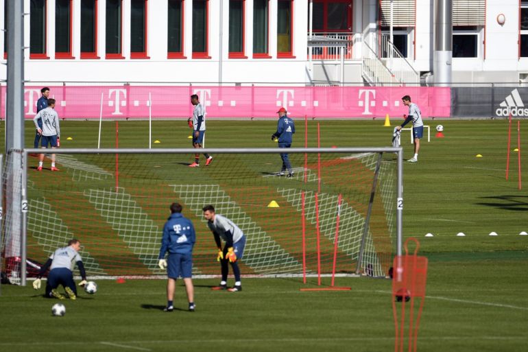 Players of German first division soccer club Bayern Munich try to keep a safe distance during their training session, as the spread of the coronavirus disease (COVID-19) continues in Munich, Germany, April 6, 2020. REUTERS/Andreas Gebert