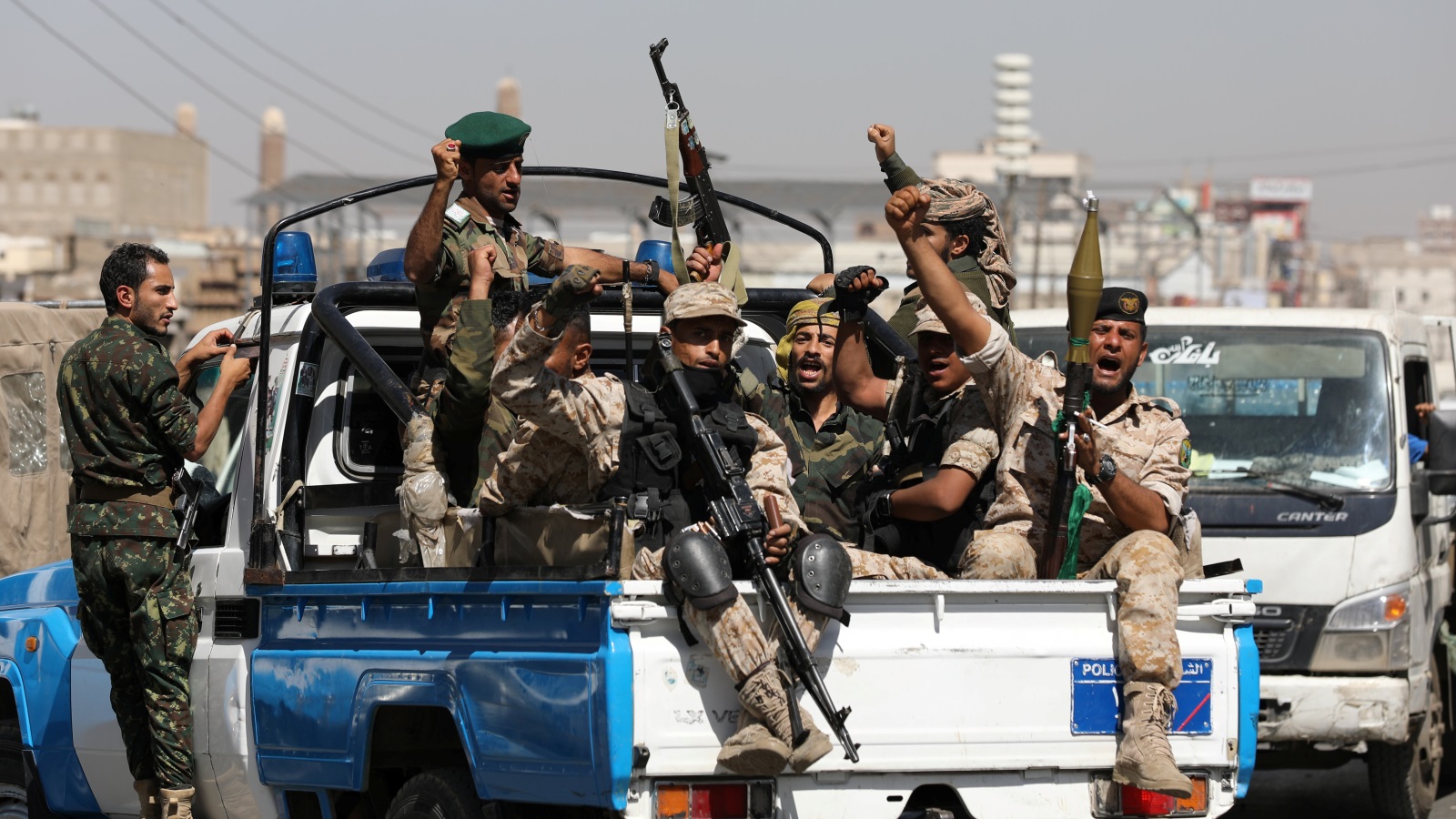 ‪قوات تابعة للحوثيين في صنعاء‬ (رويترز)