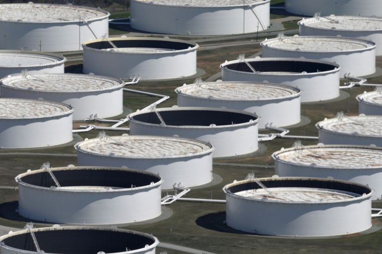 Crude oil storage tanks are seen from above at the Cushing oil hub, appearing to run out of space to contain a historic supply glut that has hammered prices, in Cushing, Oklahoma, March 24, 2016. REUTERS/Nick Oxford/File Photo