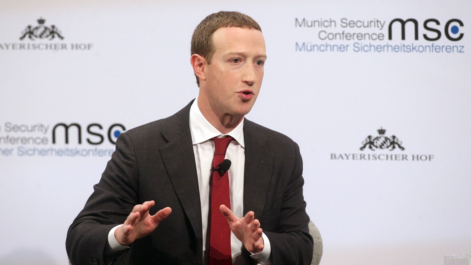 زوكربيرغ قال في وقت سابق إن فيسبوك  تسعى إلى أتمتة عملية الإشراف على المحتوى (غيتي)