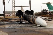 قصف من قبل قوات حفتر استهدف مطار معيتيقة بطرابلس في 10 مايو/أيار الجاري (رويترز)