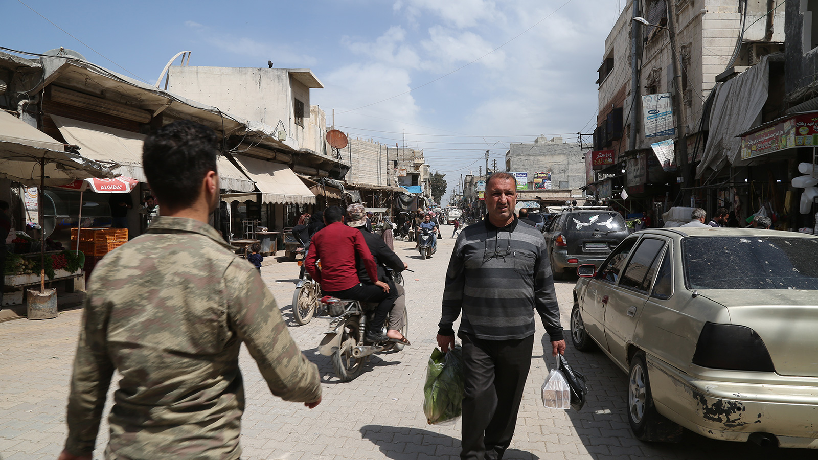 ‪الاقتصاد السوري يشهد انهيارا كبيرا جراء الحرب المستعرة في البلاد منذ تسع سنوات‬ (الجزيرة)