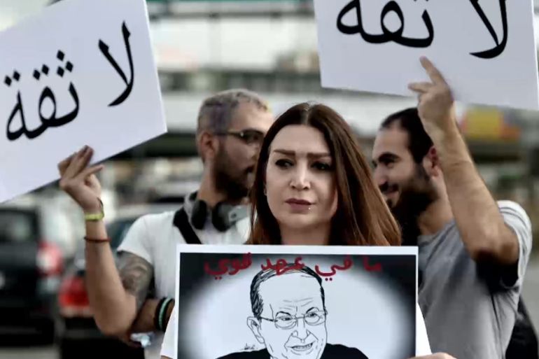 اللبنانيون يواصلون التظاهر متمسكين بمطالبهم برحيل النخبة الحاكمة
