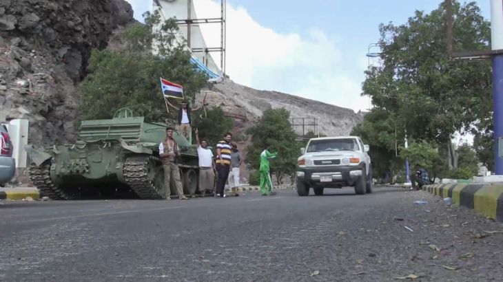 قوات الحكومة الشرعية تتولى حماية حديبو بسقطرى والانتقالي يواصل حشد المسلحين