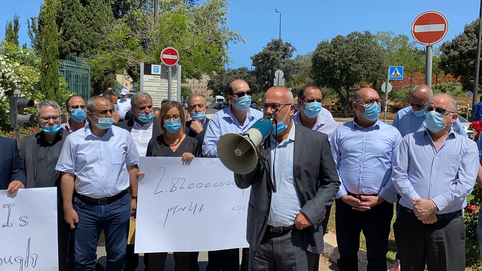 المحامي مضر يونس يعلن عن الإضراب المفتوح في البلدات العربية (الجزيرة نت)