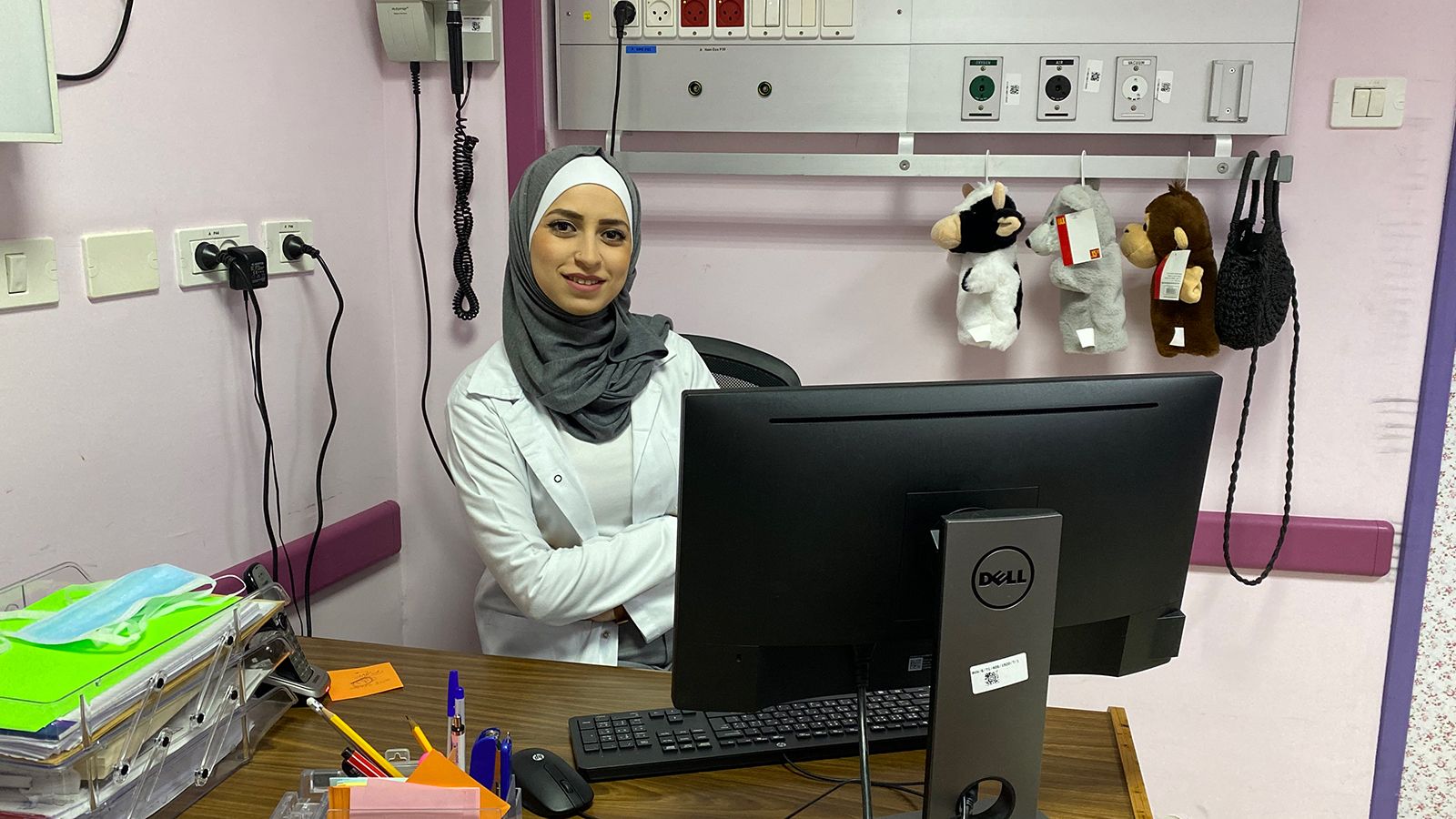‪رند شرباتي اختصاصية نفسية بمشفى المطلع بالقدس منذ 4 سنوات‬ (الجزيرة)