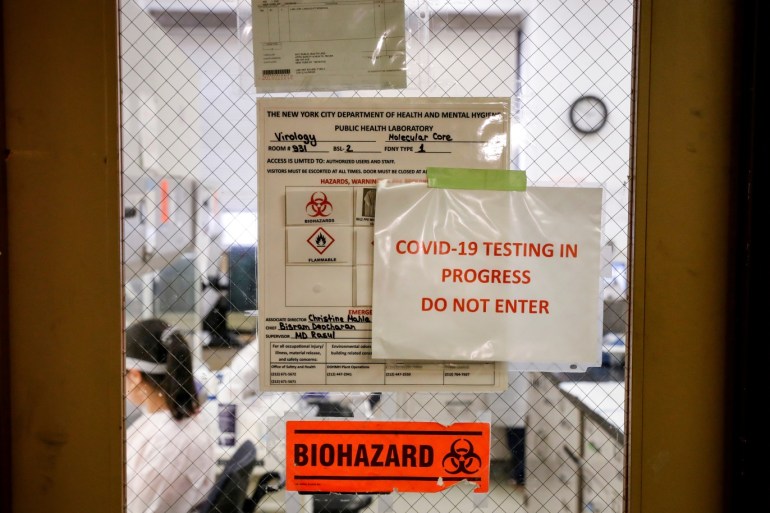 Scientists work in a lab testing COVID-19 samples at New York City's health department, during the outbreak of the coronavirus disease (COVID-19) in New York City, New York U.S., April 23, 2020. Picture taken April 23, 2020. REUTERS/Brendan McDermid