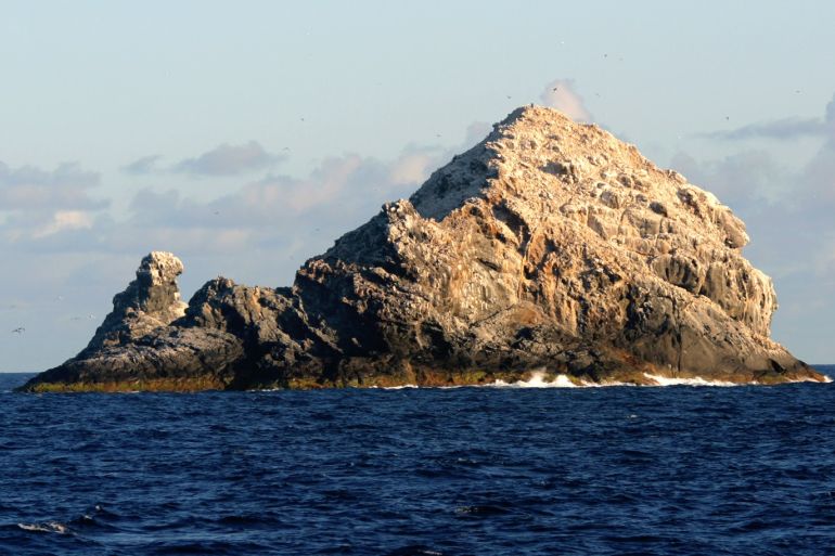جزيرة "بوهاهونو" التي تمثل قمة أكبر بركان درعي في العالم حجما (ويكيبيديا)