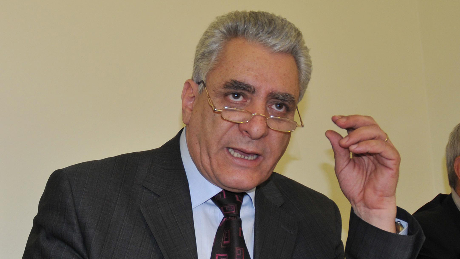 ‪بوشاشي: لا يمكن فتح نقاش حول الدستور في ظل وباء كورونا والإرادة السياسية غائبة‬ (الجزيرة)