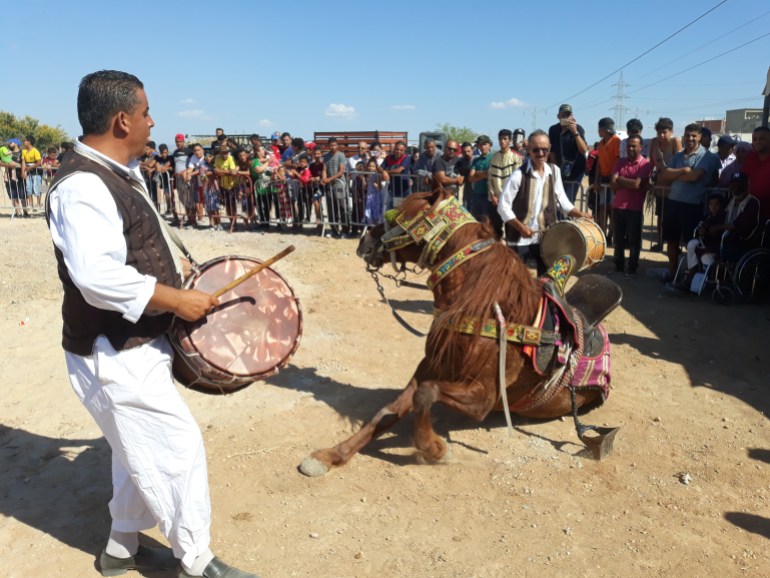 بدرالدين الوهيبي - مشهد لوزّان يعزف للحصان اثناء عرض فروسية - تونس