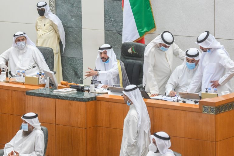 الإيقاف سيأتي عبر تشريع من البرلمان ومن شأنه توفير نحو 3.25 مليار دولار في السنة المالية الحالية وحدها (مجلس الأمة الكويتي)
